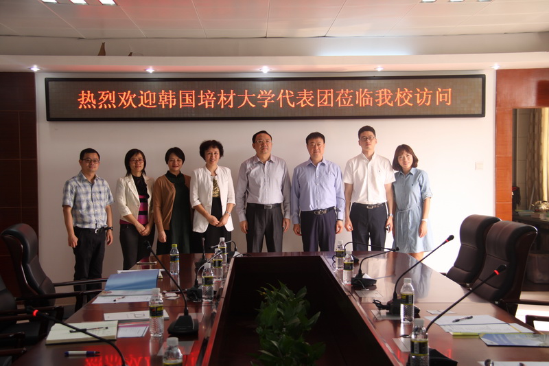 bf17e2f86498e1743f19c133e739f6a9.jpg 合影留念.jpg