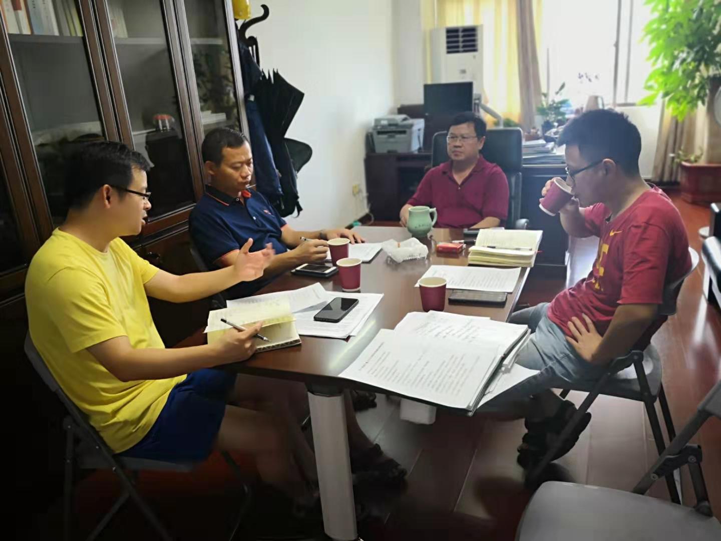 d89985e4dbedc319bfc54cbddecf1ac4.jpg 副校长梁谋多次召集调研组成员召开碰头会.jpg