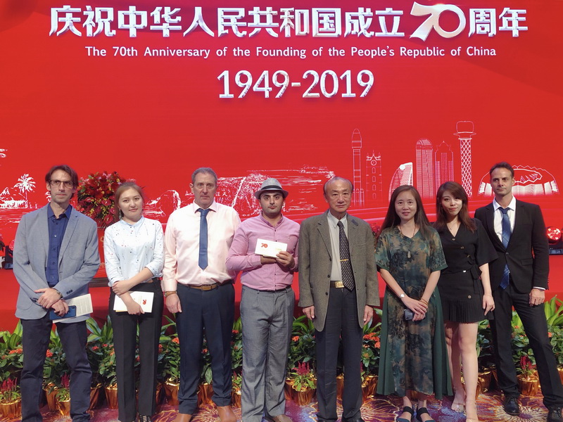 3c77e76ca219c76cf63cd280262f9b95.jpg 合影留念招待会.jpg