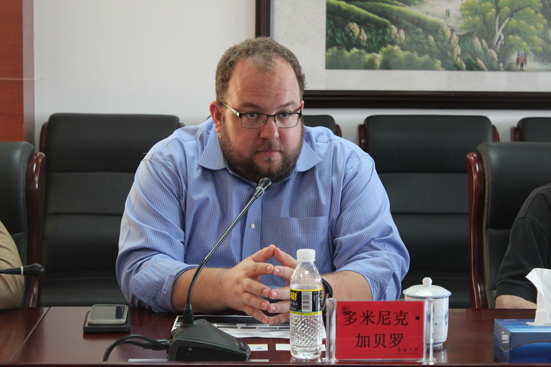 3e397db0b22654da1a28f8961b3bd77f.jpg 美国国会议员助手代表团团长多米尼克.加贝罗.jpg