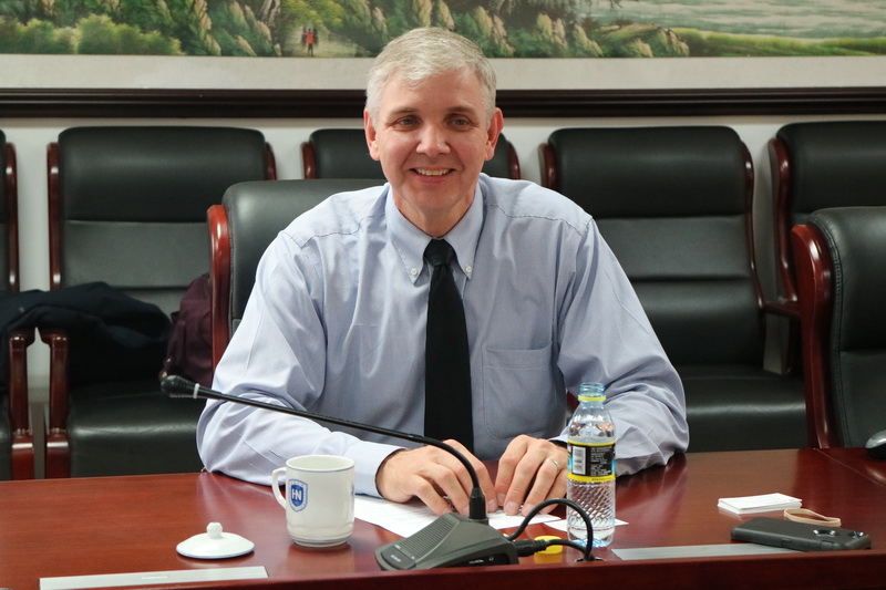 e1042fc74af0e34d36212cca5563d3ef.jpg Allen Wysocki副院长.jpg