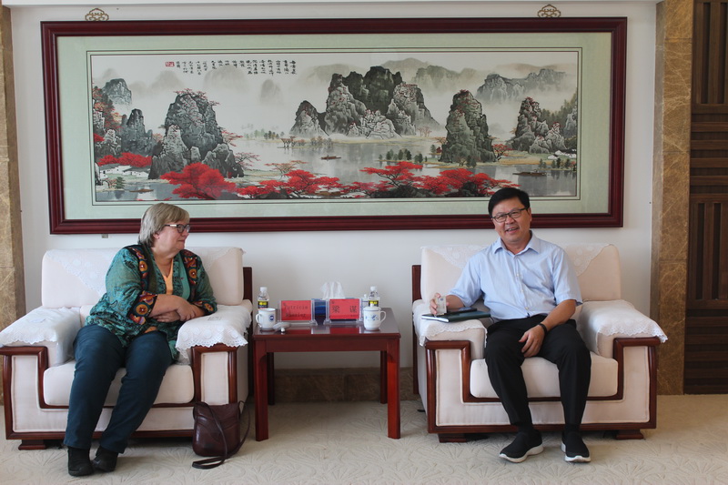 b0e5941f4af37b5bc6e4774ef07496a5.jpg 梁谋副校长(图右)会见Patricia Kuszler教授.jpg