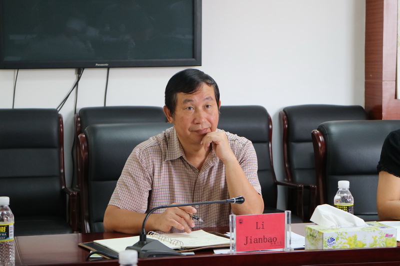 251e2fd1a7964790a32137e8c58191cb.jpg 李建保校长.jpg