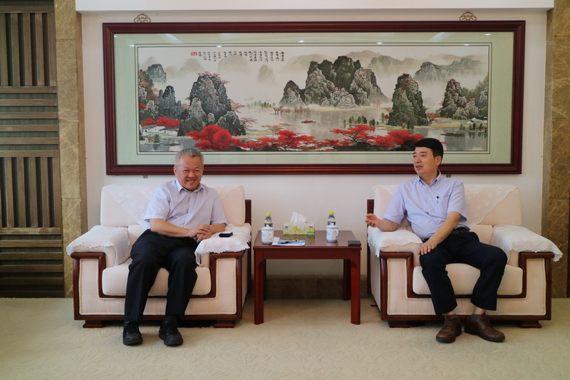 538e49c448d85f05d8436d924218eb5c.jpg 武耀廷书记会见谢文盛董事长.jpg