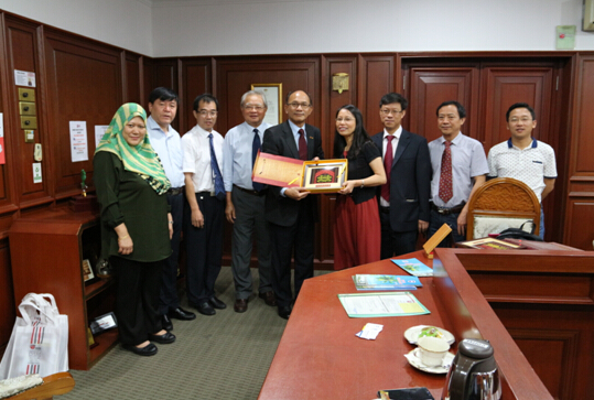 54155c9ca460aecf71ffb8d84133dcf8.jpg 代表团一行访问马来西亚博特拉大学.jpg