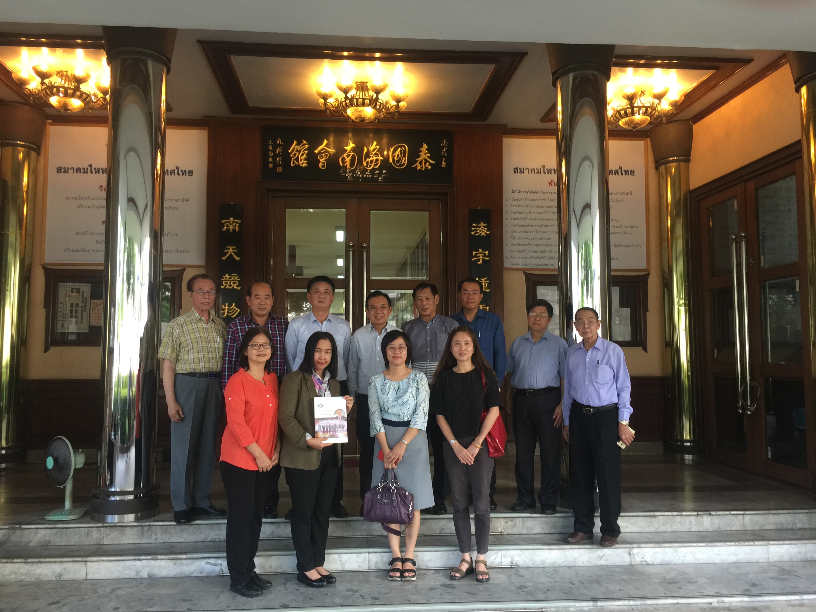 abade23a4a098bbd3c7f351a8f7f1ea0.jpg 访问泰国海南会馆.jpg